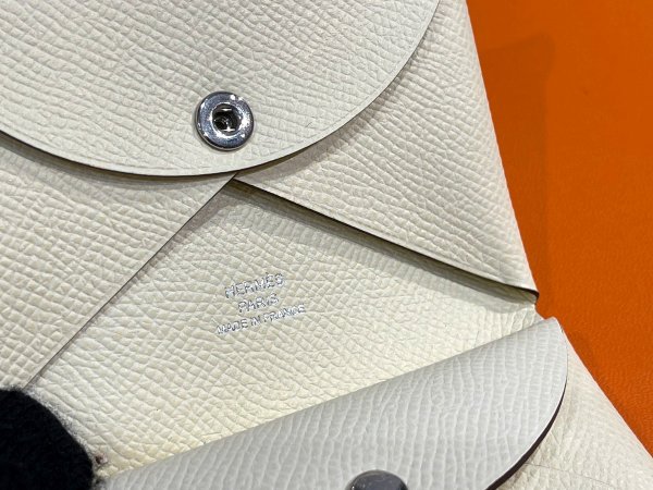 画像7: 【新品】【未使用品】HERMES エルメス カルヴィ デュオ コインケース ヴォーエプソン ナタ シルバー金具 B刻印 ミニ財布 カードケース パスケース 名刺入れ レディース 女性用 ブランド 本革 レザー オフホワイト アイボリー 希少 レア プレゼント ギフト (7)