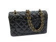 画像2: 【新品同様品】CHANEL シャネル A01113 マトラッセ 23 チェーンショルダー ラムスキン ブラック ゴールド金具 Wフラップ 26番台 中古 ハンドバッグ ショルダーバッグ ダブルフラップ レディース 女性用 黒 ブランド レザー カーフ 希少 レア プレゼント ギフト バック (2)
