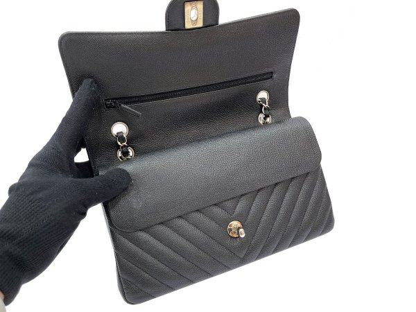 画像7: 【新品同様品】CHANEL シャネル A01112 マトラッセ 25 チェーンショルダー シェブロン Vステッチ キャビアスキン ブラック シルバー金具 Wフラップ 25番台 中古 ハンドバッグ ショルダーバッグ ダブルフラップ レディース 女性用 ブランド レザー プレゼント バック (7)