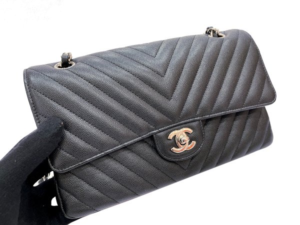 画像4: 【新品同様品】CHANEL シャネル A01112 マトラッセ 25 チェーンショルダー シェブロン Vステッチ キャビアスキン ブラック シルバー金具 Wフラップ 25番台 中古 ハンドバッグ ショルダーバッグ ダブルフラップ レディース 女性用 ブランド レザー プレゼント バック (4)