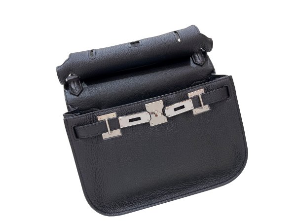 画像6: 【新品同様品】HERMES エルメス ジプシエール28 トリヨンクレマンス ブラック シルバー金具 N刻印□ 中古 ショルダーバッグ メッセンジャーバッグ 斜め掛け レディース 女性用 ブランド 本革 レザー カーフ 黒 希少 レア プレゼント ギフト バック (6)