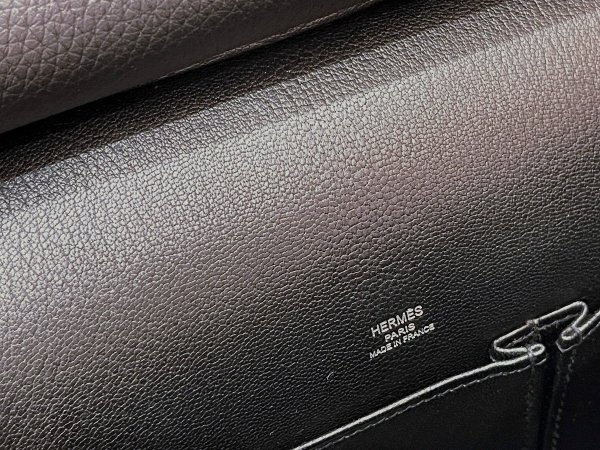 画像8: 【新品同様品】HERMES エルメス ジプシエール28 トリヨンクレマンス ブラック シルバー金具 N刻印□ 中古 ショルダーバッグ メッセンジャーバッグ 斜め掛け レディース 女性用 ブランド 本革 レザー カーフ 黒 希少 レア プレゼント ギフト バック (8)