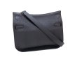 画像2: 【新品同様品】HERMES エルメス ジプシエール28 トリヨンクレマンス ブラック シルバー金具 N刻印□ 中古 ショルダーバッグ メッセンジャーバッグ 斜め掛け レディース 女性用 ブランド 本革 レザー カーフ 黒 希少 レア プレゼント ギフト バック (2)