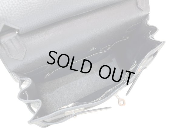 画像9: 【新品同様品】HERMES エルメス ジプシエール28 トリヨンクレマンス ブラック シルバー金具 N刻印□ 中古 ショルダーバッグ メッセンジャーバッグ 斜め掛け レディース 女性用 ブランド 本革 レザー カーフ 黒 希少 レア プレゼント ギフト バック (9)