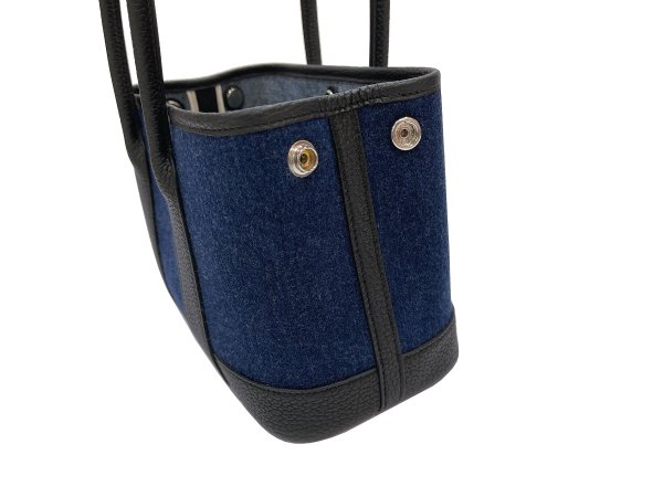 画像4: 【新品】【未使用品】HERMES エルメス ネオ ガーデン 23 デニム×ネゴンダ デニムモワイヤン×ブラック シルバー金具 G刻 ガーデンパーティ ハンドバッグ ミニバッグ レディース 女性用 本革 レザー 黒 ブルー カーフ ブランド 希少 レア プレゼント ギフト バック (4)
