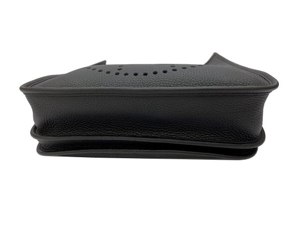 画像4: 【新品】【未使用品】HERMES エルメス エヴリン 3 29 PM ブラック トリヨンクレマンス ゴールド金具 G刻印 エブリン ショルダーバッグ メッセンジャーバッグ 斜め掛け レディース 女性用 本革 レザー 黒 カーフ ブランド 定番 人気 プレゼント ギフト バック (4)