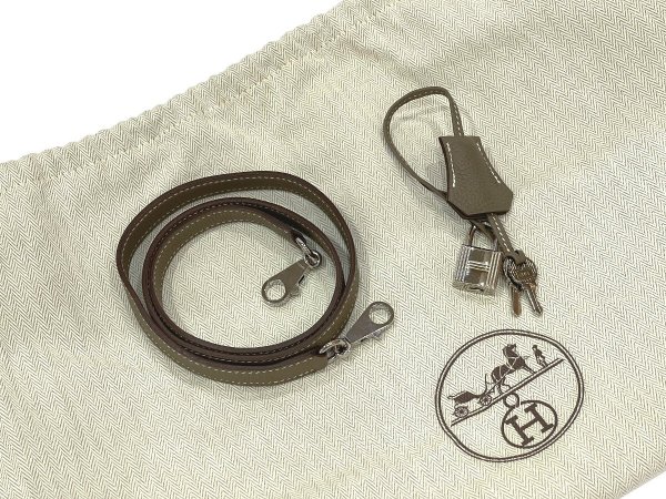 画像11: 【極美品】HERMES エルメス ケリー 32 内縫い トゴ エトゥープ シルバー金具 C刻 シルバー金具 R刻□ グレー 中古 ハンドバッグ ショルダーバッグ 2WAYバッグ レディース 女性用 ブランド グレージュ 本革 レザー カーフ 希少 レア プレゼント ギフト バック (11)