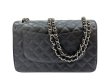 画像2: 【新品同様品】CHANEL シャネル A58600 マトラッセ 30 チェーンショルダー キャビアスキン ブラック シルバー金具 Wフラップ 23番台 中古 ハンドバッグ デカマトラッセ ダブルフラップ レディース 女性用 黒 ブランド レザー 希少 レア プレゼント ギフト バック (2)