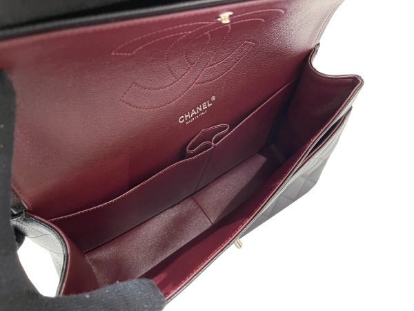 画像9: 【新品同様品】CHANEL シャネル A58600 マトラッセ 30 チェーンショルダー キャビアスキン ブラック シルバー金具 Wフラップ 23番台 中古 ハンドバッグ デカマトラッセ ダブルフラップ レディース 女性用 黒 ブランド レザー 希少 レア プレゼント ギフト バック (9)