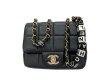 画像1: 【新品同様品】CHANEL シャネル AS1786 ミニ マトラッセ ロゴキューブ チェーンショルダー ラムスキン ブラック ゴールド金具 ランダムプレート 中古 ハンドバッグ ショルダーバッグ シングルフラップ レディース 女性用 ブランド 黒 レザー カーフ プレゼント バック (1)