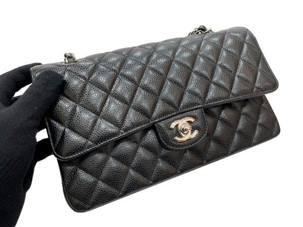 画像4: 【新品同様品】CHANEL シャネル A01112 マトラッセ 25 チェーンショルダー キャビアスキン ブラック シルバー金具 Wフラップ 25番台 中古 ハンドバッグ ショルダーバッグ ダブルフラップ レディース 女性用 黒 ブランド レザー カーフ レア プレゼント ギフト バック (4)