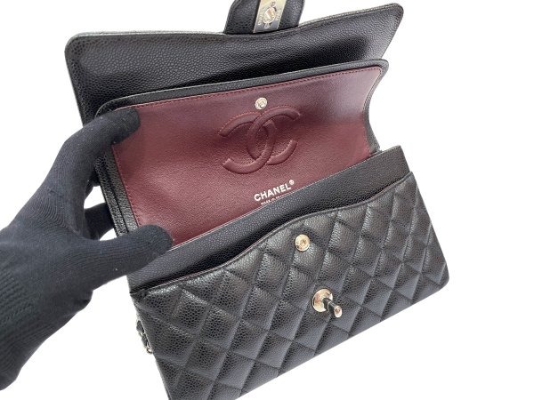画像8: 【新品同様品】CHANEL シャネル A01112 マトラッセ 25 チェーンショルダー キャビアスキン ブラック シルバー金具 Wフラップ 25番台 中古 ハンドバッグ ショルダーバッグ ダブルフラップ レディース 女性用 黒 ブランド レザー カーフ レア プレゼント ギフト バック (8)