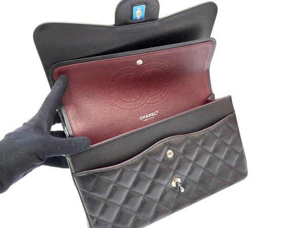 画像8: 【新品同様品】CHANEL シャネル A58600 マトラッセ 30 チェーンショルダー キャビアスキン ブラック シルバー金具 Wフラップ 23番台 中古 ハンドバッグ デカマトラッセ ダブルフラップ レディース 女性用 黒 ブランド レザー 希少 レア プレゼント ギフト バック (8)