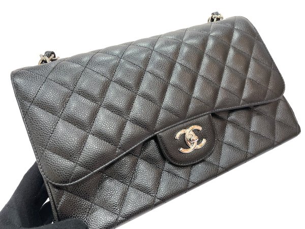 画像4: 【新品同様品】CHANEL シャネル A58600 マトラッセ 30 チェーンショルダー キャビアスキン ブラック シルバー金具 Wフラップ 23番台 中古 ハンドバッグ デカマトラッセ ダブルフラップ レディース 女性用 黒 ブランド レザー 希少 レア プレゼント ギフト バック (4)