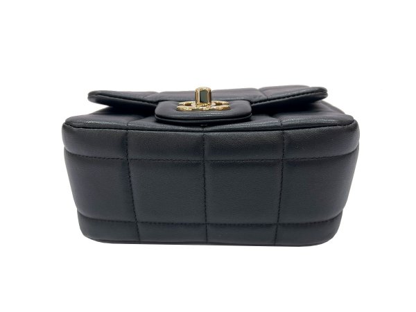 画像4: 【新品同様品】CHANEL シャネル AS1786 ミニ マトラッセ ロゴキューブ チェーンショルダー ラムスキン ブラック ゴールド金具 ランダムプレート 中古 ハンドバッグ ショルダーバッグ シングルフラップ レディース 女性用 ブランド 黒 レザー カーフ プレゼント バック (4)