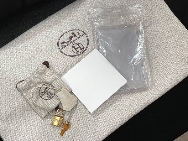 画像12: 【美品】HERMES エルメスバーキン 30 ヴォーエプソン クレ ゴールド金具 Y刻印 ベージュ 中古 ハンドバッグ トートバッグ レディース 女性用 ブランド オフホワイト アイボリー 本革 レザー カーフ 希少 レア プレゼント ギフト バック (12)