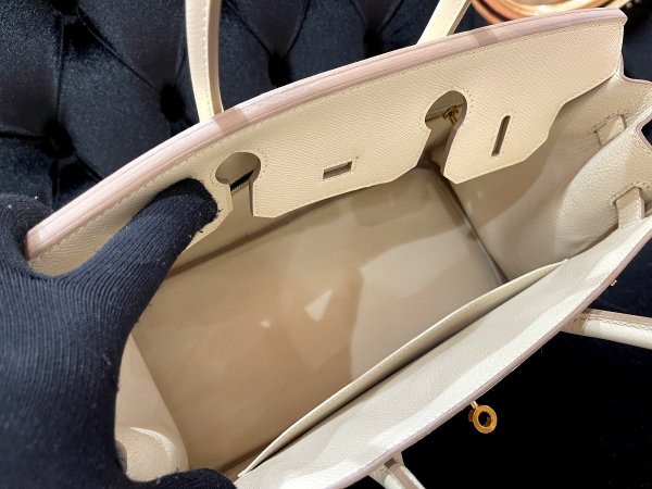 画像10: 【美品】HERMES エルメスバーキン 30 ヴォーエプソン クレ ゴールド金具 Y刻印 ベージュ 中古 ハンドバッグ トートバッグ レディース 女性用 ブランド オフホワイト アイボリー 本革 レザー カーフ 希少 レア プレゼント ギフト バック (10)