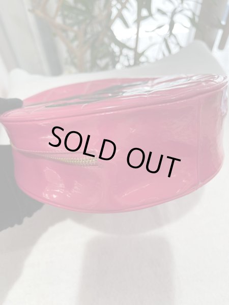 画像3: 【中古】CHANEL シャネル ココマーク ラウンドバニティ パテントレザー（エナメル）ピンク×ブラック ゴールド金具 ヴィンテージ ハンドバッグ 化粧用ポーチ レディース 女性用 ブランド 本革 希少 レア バック (3)