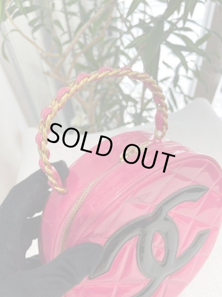 画像5: 【中古】CHANEL シャネル ココマーク ラウンドバニティ パテントレザー（エナメル）ピンク×ブラック ゴールド金具 ヴィンテージ ハンドバッグ 化粧用ポーチ レディース 女性用 ブランド 本革 希少 レア バック (5)