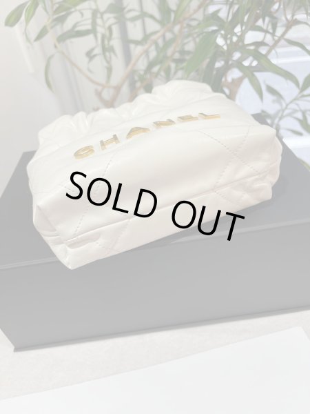 画像3: 【新品】【未使用品】2023 SS 新作 CHANEL シャネル AS3980 CHANEL 22 ミニハンドバッグ シャイニーカーフスキン ホワイト ゴールド金具 ショルダーバッグ 2WAYバッグ レディース 女性用 ブランド 本革 レザー 白 希少 レア プレゼント ギフト バック (3)